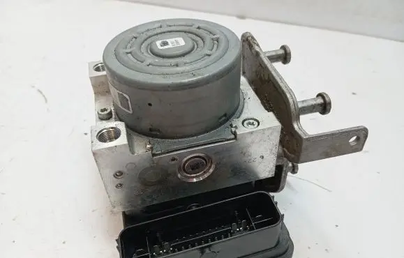 Mercedes-Benz C W205 ABS Pump A2539011400
