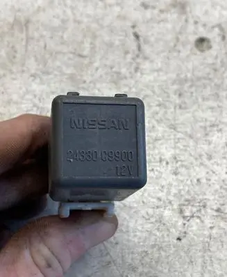 Nissan X-Trail T30 Other relay 24330c9900