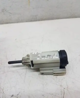 Audi A4 S4 B7 8E 8H Brake pedal sensor switch 8E0927189B 1076 19322005