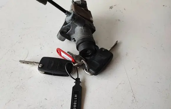 Volkswagen Transporter - Caravelle T5 Ignition lock 4B0905851M