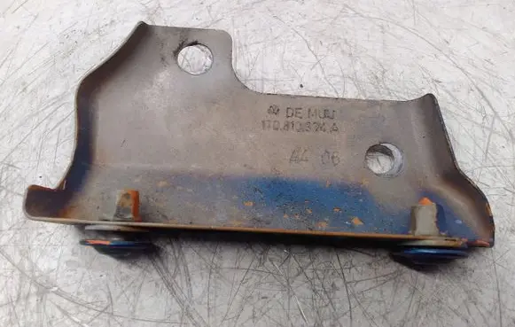 Volkswagen Caddy Fender mounting bracket 1T0810334A