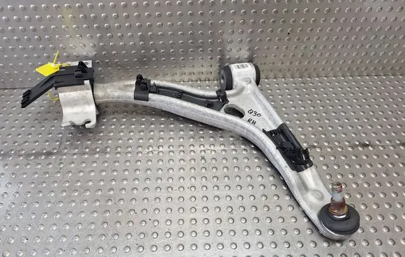 Infiniti Q30 Front control arm