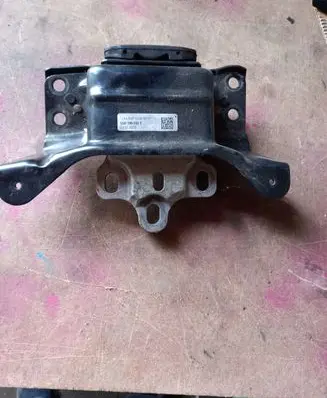 Seat Leon (5F) Engine mount bracket 5Q0199555T