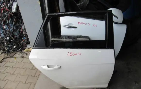 Seat Leon (5F) Rear door