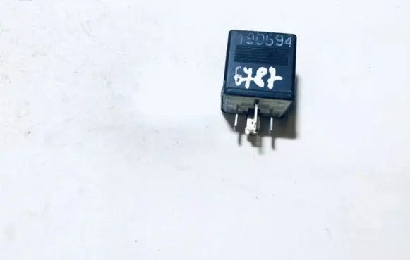Audi A6 S6 C4 4A Other relay 8a0951253a