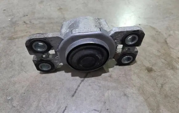 Engine mount bracket