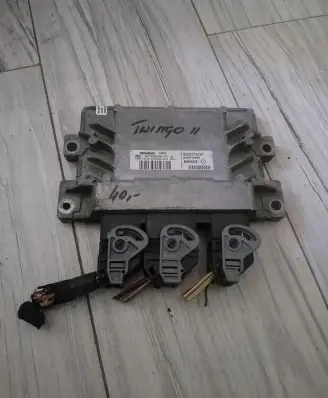 Renault Twingo II Engine control unit/module ECU S120200113A
