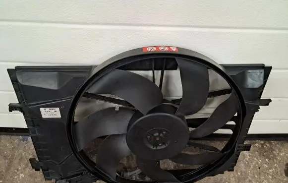 Mercedes-Benz SLK R171 Electric radiator cooling fan A2035000593 A2035050355