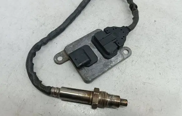 Mercedes-Benz Vito Viano W447 Lambda probe sensor A0009058411 0009058411