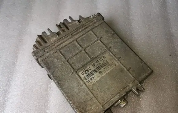 Volkswagen Golf III Engine control unit/module 028906021HD 0281001729
