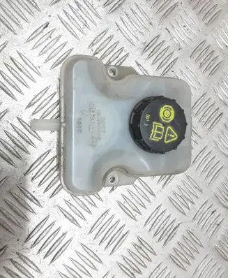 Mazda 5 Brake fluid reservoir C23643550