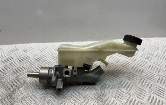 Toyota Corolla Verso AR10 Master brake cylinder 472010F031 472010F032