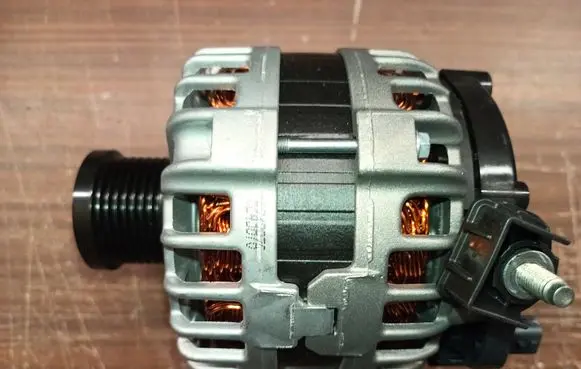 Dacia Duster II Generator/alternator 231002175R