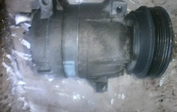 Renault Scenic I Air conditioning (A/C) compressor (pump) 7700103536
