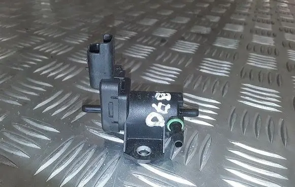 Citroen DS3 Vacuum valve 9688124580