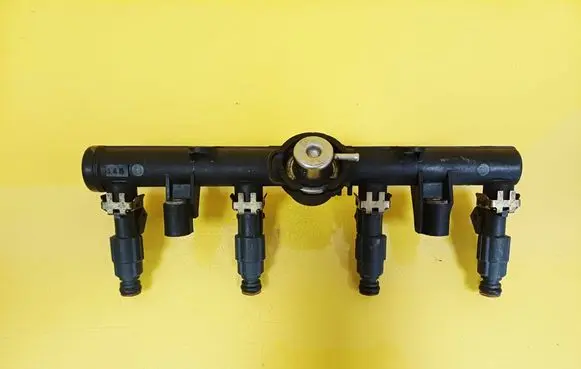 Volkswagen Polo III 6N 6N2 6NF Fuel injector 030906031J 0280155919 030133319AA