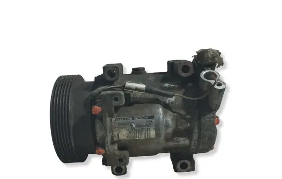 Dacia Logan I Air conditioning (A/C) compressor (pump) SD7V16 8200600135 0500611624