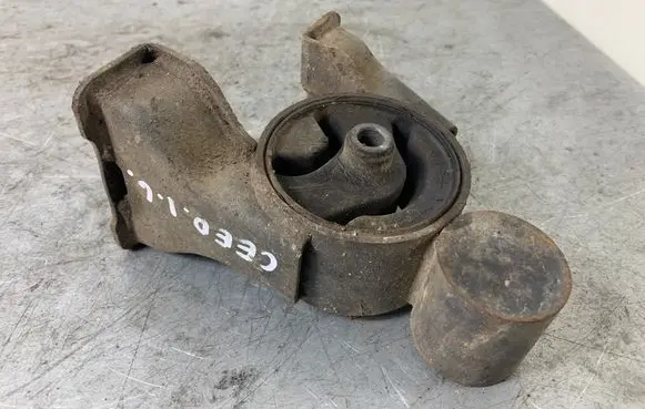 KIA Ceed Engine mount bracket