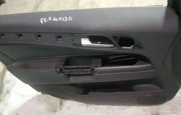 Opel Zafira B Front door card panel trim