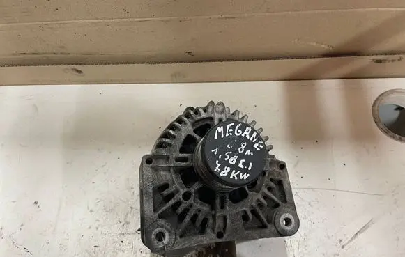 Renault Megane II Generator/alternator 8200772726A 108065075 2605275B