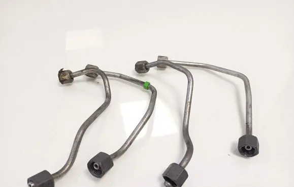 Fuel injector supply line/pipe