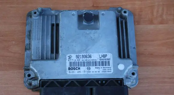 Chevrolet Captiva Engine control unit/module 92193636 1039S16645 0261209107