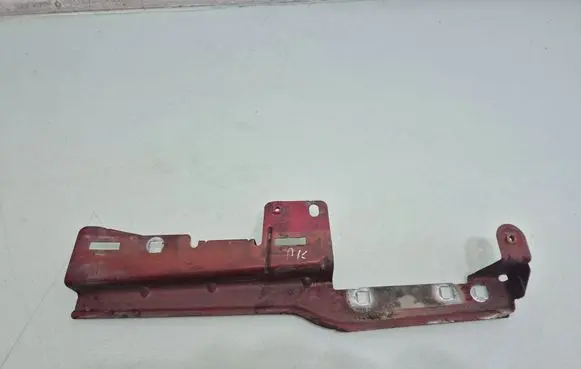 Citroen C4 I Fender mounting bracket 5639843
