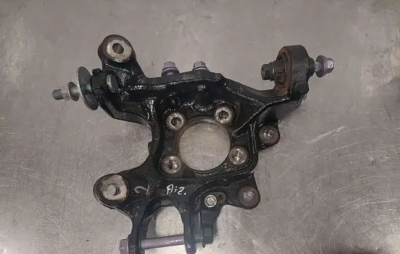 Toyota Sienna XL40 IV Rear wheel hub spindle/knuckle 5YL4 1708