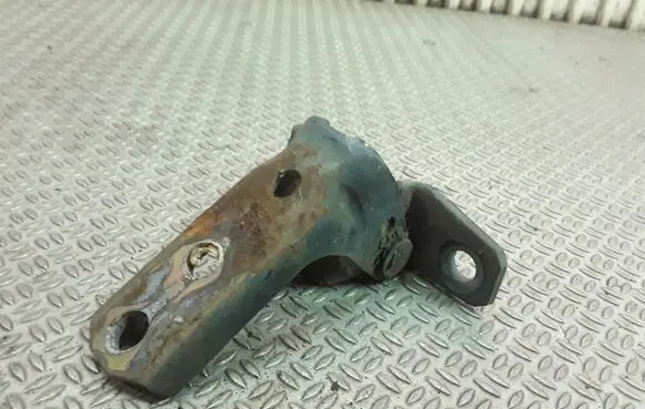 Mitsubishi Pajero Front door lower hinge 