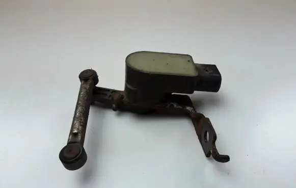 Nissan Qashqai Air suspension front height level sensor 5331289900