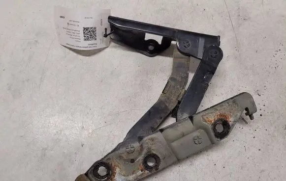 Nissan Primera Tailgate/trunk/boot hinge