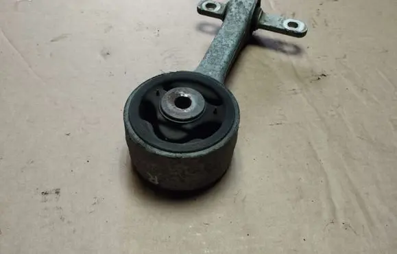 Honda Civic Engine mount bracket