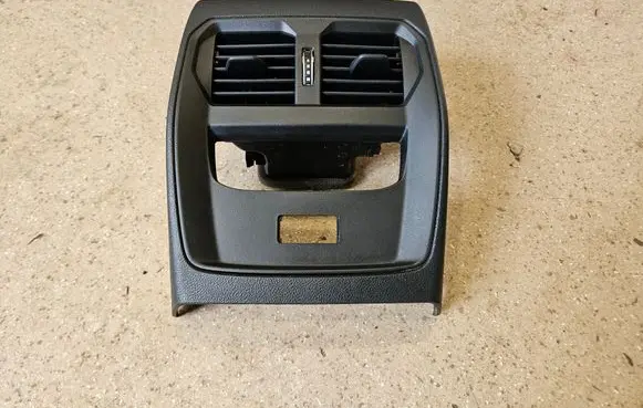 Rear air vent grill