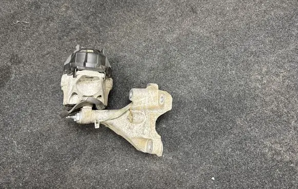Engine mount bracket