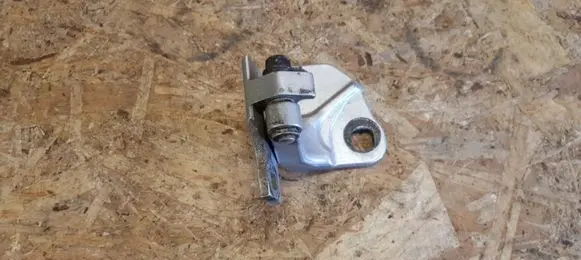 BMW 7 E65 E66 Rear door lower hinge 7017818