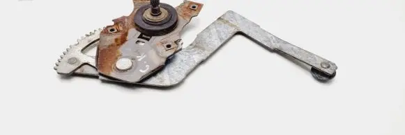 Rear door manual window regulator
