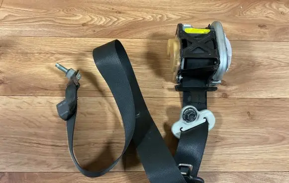 Nissan Note (E11) Front seatbelt 86884BH10A 045519