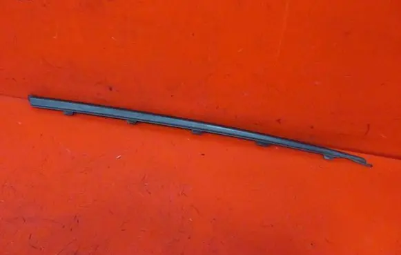 Suzuki Swift I Windshield trim 7717063J0 PRZOD