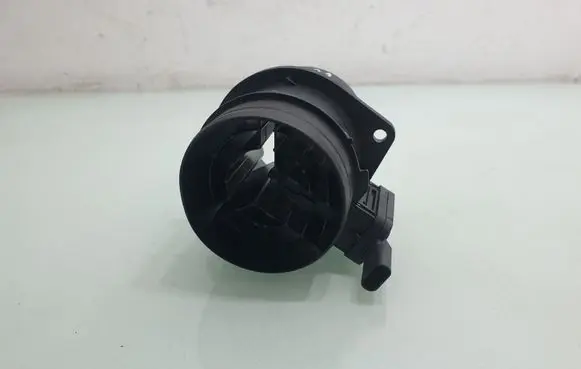 Volkswagen PASSAT B8 Mass air flow meter 05L906461B