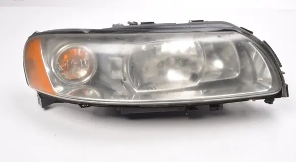 Volvo V70 Headlight/headlamp 30784256
