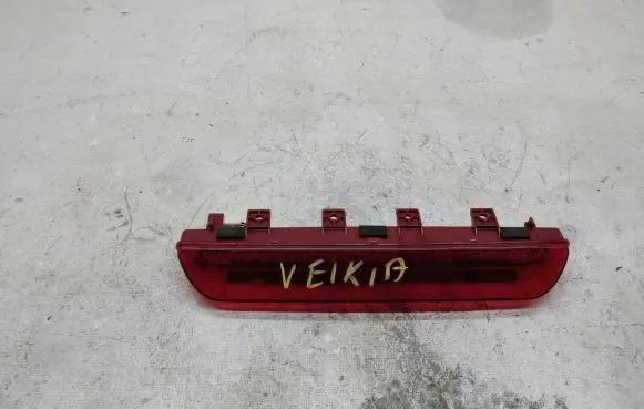 KIA Sportage Third/center stoplight