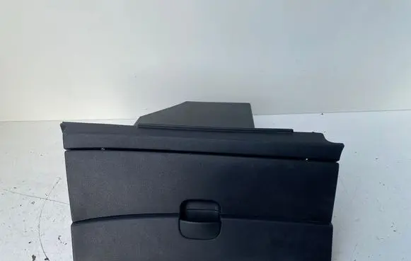 Glove box