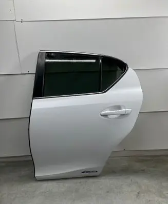 Lexus CT 200H Rear door