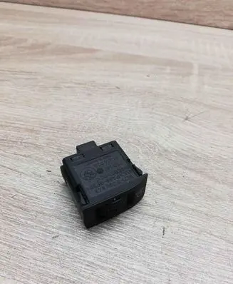 BMW 7 E38 Headlight level height control switch 8360843