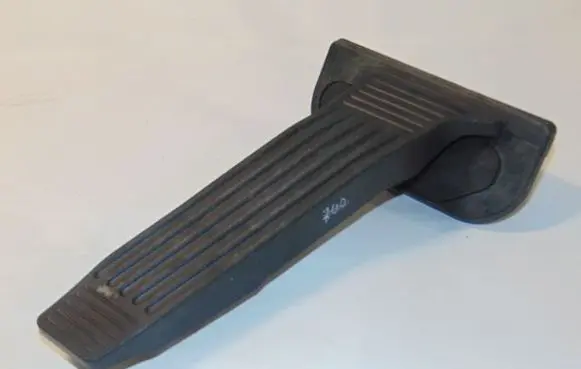 Toyota Camry VIII XV70 Accelerator throttle pedal 7810133060