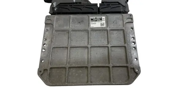 Toyota Auris 150 Engine control unit/module 8966102D82 MB1758004020