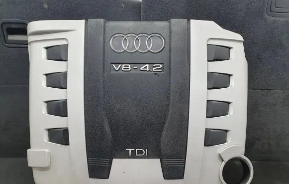 Audi A8 S8 D3 4E Engine cover (trim) 057103925