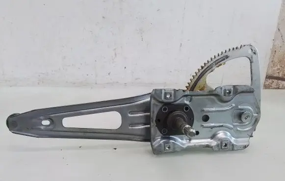 Toyota Yaris Rear door manual window regulator 