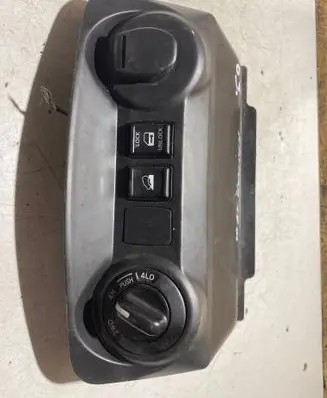 Nissan Navara D23 Other switches/knobs/shifts 682464KJ0A