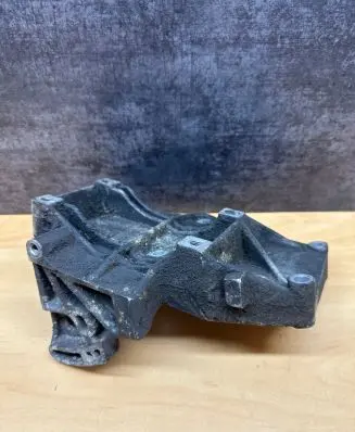Audi A4 S4 B5 8D A/C compressor mount bracket 028260885A 52394
